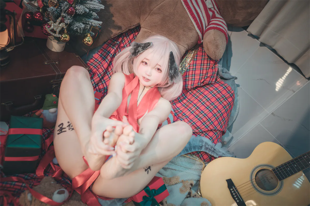 神沢永莉 – Shimoe Koharu Santa Ver. (Blue Archive)